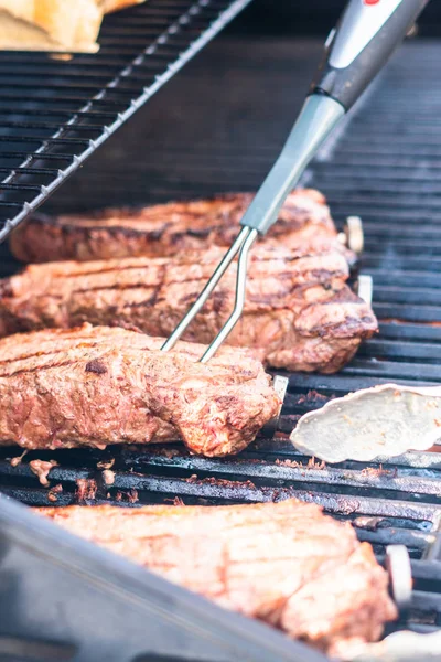 Grilování steaky — Stock fotografie