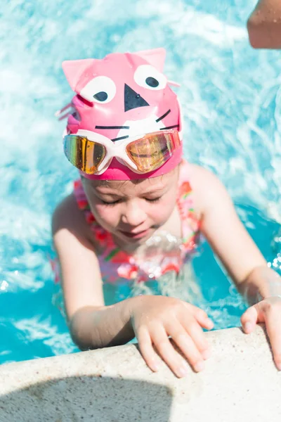 Summer swimming — Stock Photo, Image