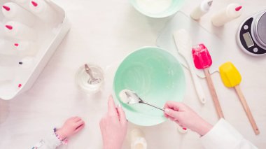 Royal Icing karıştırma