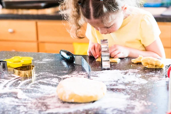 Plätzchen backen — Stockfoto