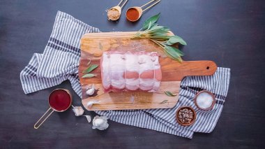 Kemiksiz domuz rostosu