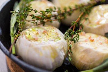 kavrulmuş sarımsak