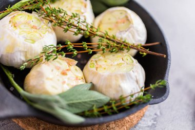 kavrulmuş sarımsak