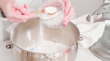 Paskalya kurabiyesi yapmak