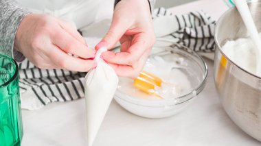 Paskalya kurabiyesi yapmak