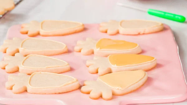 Faire des biscuits de Pâques — Photo