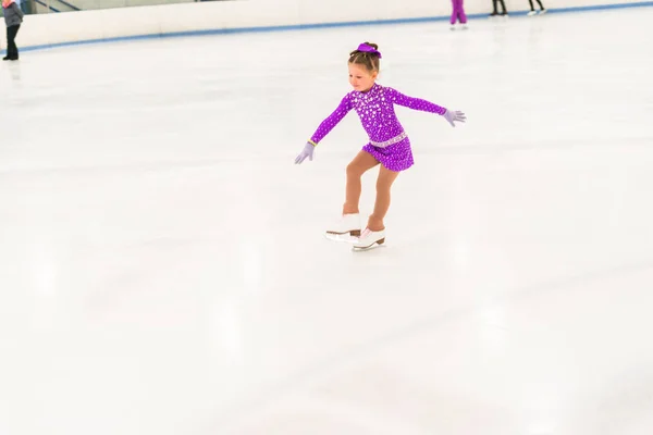 Pequeño patinador artístico —  Fotos de Stock