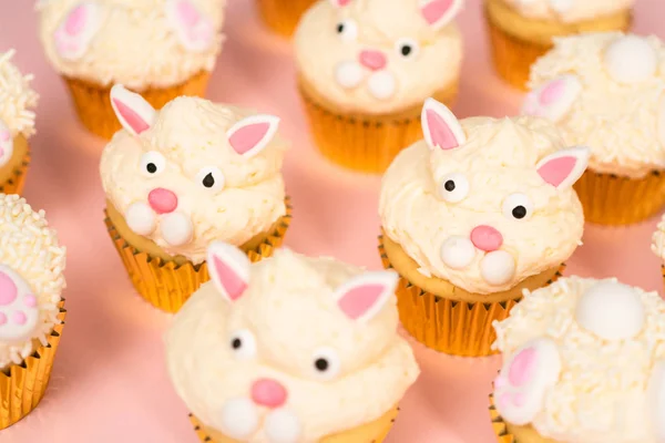 Hornear cupcakes — Foto de Stock