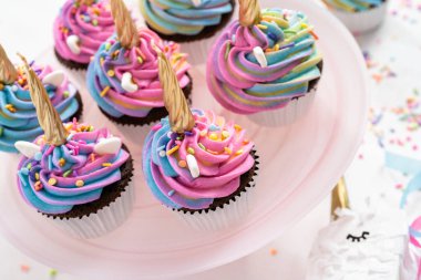 Tek boynuzlu at cupcakes