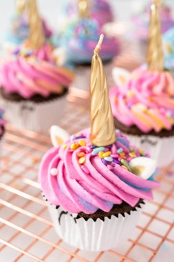 Tek boynuzlu at cupcakes