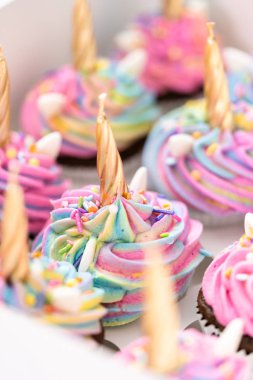 Tek boynuzlu at cupcakes