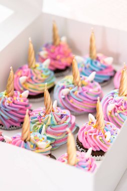 Tek boynuzlu at cupcakes