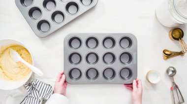 Vanilyalı kek yapıyorum.