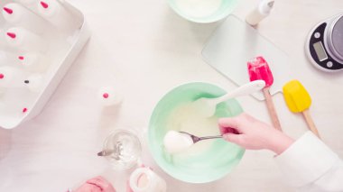 Royal Icing karıştırma