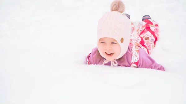 Playing in snow — Stock Photo, Image