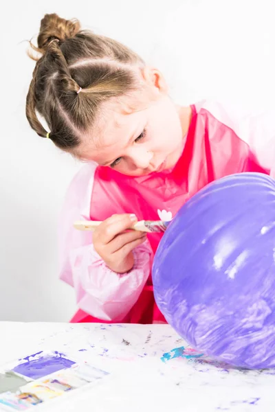 Pintura Infantil Em Papel Com Tintas Coloridas Na Escola Imagem de Stock -  Imagem de idade, vazio: 232278159