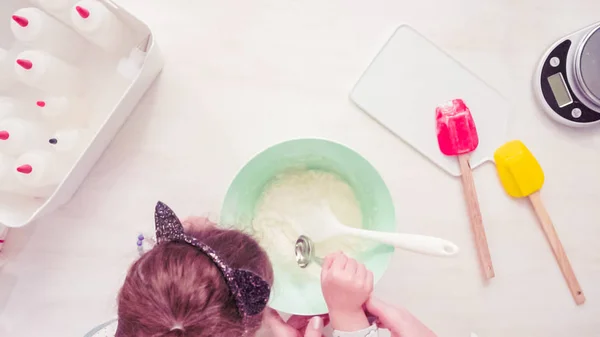 Mixing royal icing — Stock Photo, Image