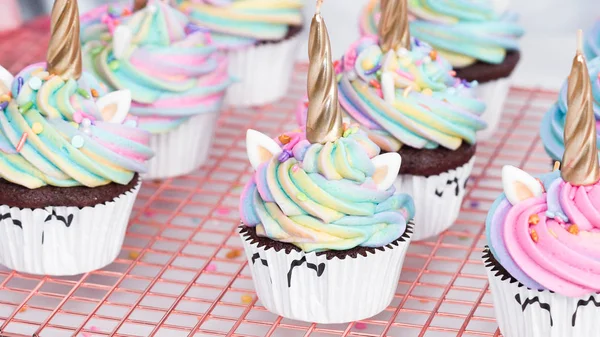 Cuisson cupcakes licorne — Photo