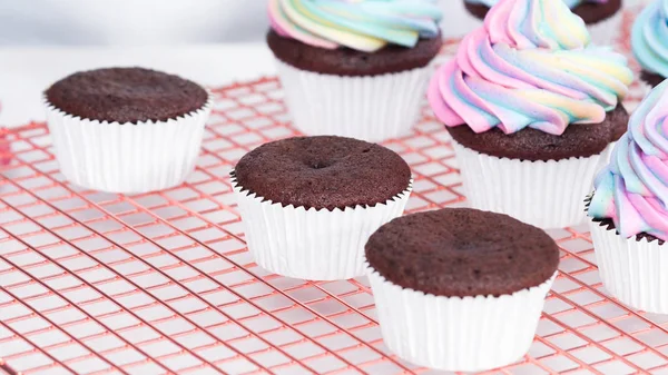 Sütő egyszarvú muffinok — Stock Fotó
