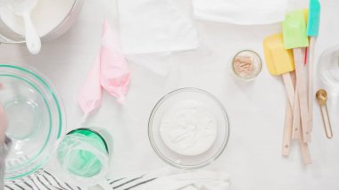 Paskalya kurabiyesi yapmak