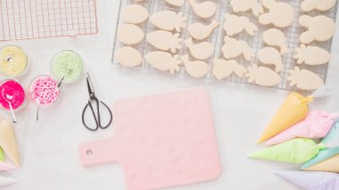 Paskalya kurabiyesi yapmak