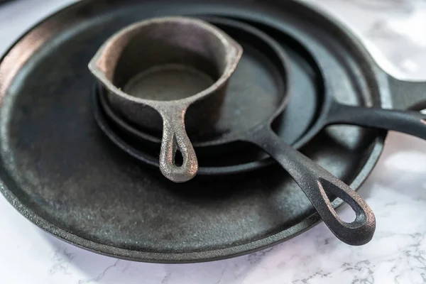 Чавунна сковорода — стокове фото