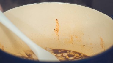 Kemiksiz domuz rostosu