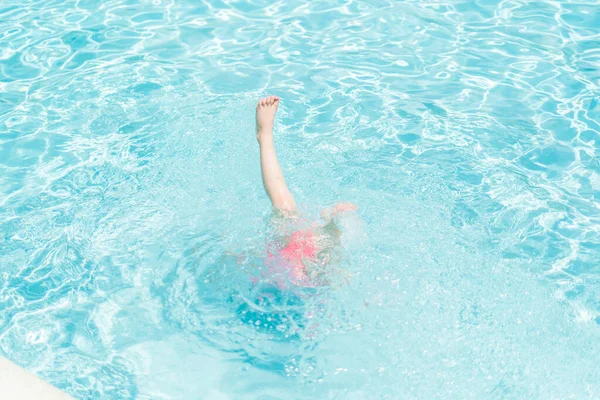 Summer swimming — Stock Photo, Image