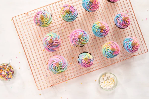 Baking cupcakes — Stock Photo, Image