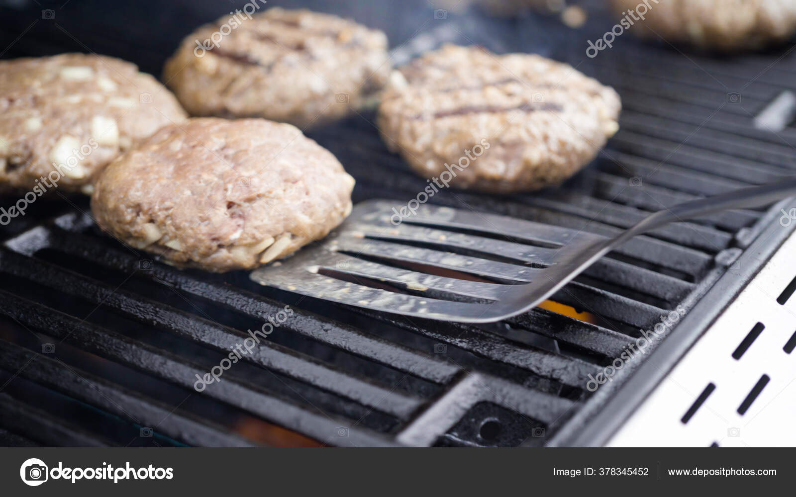 Cooking Hamburger Beef Patties Gas Grill Stock Photo by ©urban_light