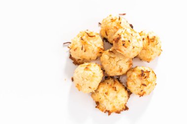 Hindistan cevizli ev yapımı hindistan cevizi kurabiyeleri..