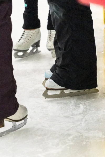 View Figure Skater Her Coach Feet Figure Skating Practice — Stock Photo, Image