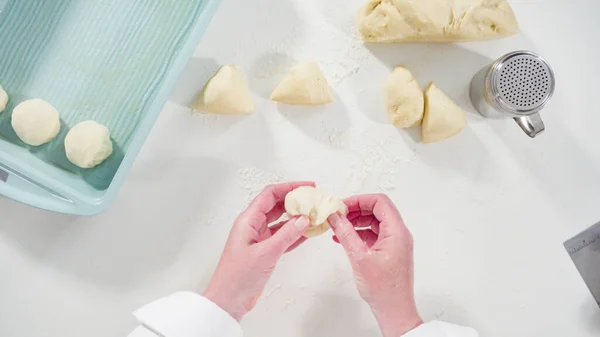 Acostado Hornear Rollos Caseros Cena Con Arrancador Masa Madre —  Fotos de Stock