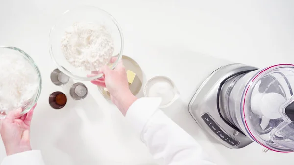 Ležel Ingredience Kuchyňském Pultu Pro Přípravu Domácích Kokosových Sušenek — Stock fotografie