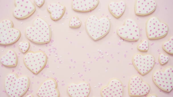 Piatto Biscotti Zucchero Forma Cuore Decorati Con Glassa Reale Confezione — Video Stock