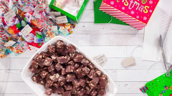 Ležel Krok Krokem Balení Domácí Makadamia Fudge Malých Dárkových Tašek — Stock fotografie