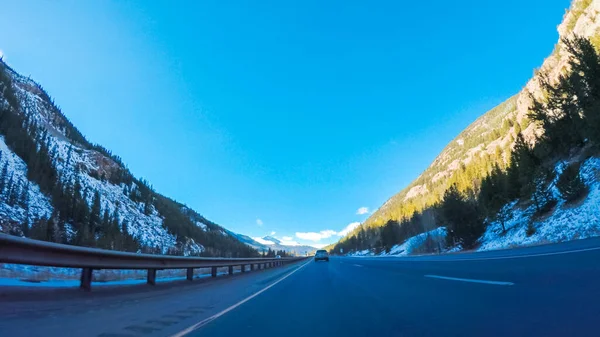 Westlich Auf Der Autobahn I70 Durch Die Berge Fahren — Stockfoto