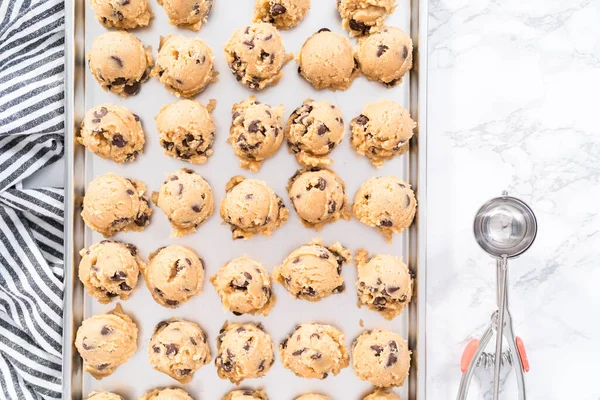 Pasta Biscotti Fatta Casa Con Gocce Cioccolato Una Teglia — Foto Stock