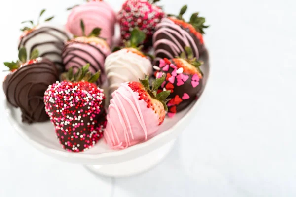 Verschiedene Schokolade Eingetauchte Erdbeeren Kuchenstand — Stockfoto