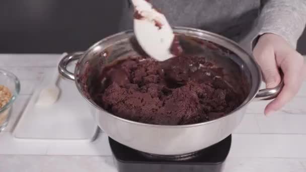 Крок Кроком Танення Шоколадних Чіпсів Горщиках Плавлення Шоколаду — стокове відео