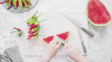 Taze sulu karpuz dilimleri 