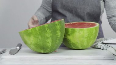 Taze sulu karpuz dilimleri 