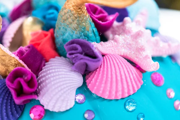 マーメイドのテールとハロウィーンのための貝殻でマーメイドのテーマで飾らクラフトカボチャ — ストック写真
