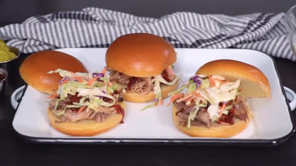 烤猪肉三明治 — 图库视频影像