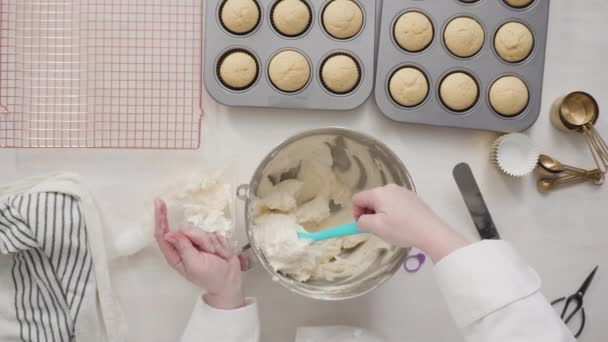 Cupcakes Vanille Avec Glaçage Blanc Crème Beurre Oreilles Lapin Pour — Video