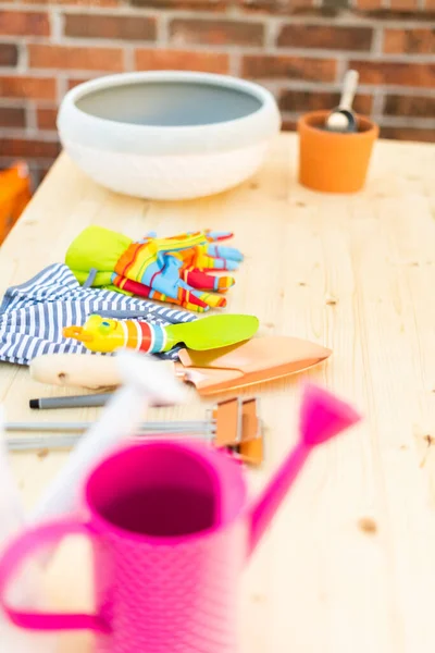 Small Garden Tools Some Spilled Soil Wooden Table — Stock Photo, Image