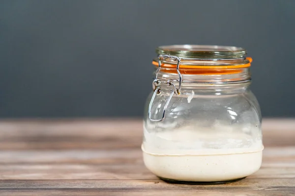 Nutrire Antipasto Pasta Madre Barattolo Vetro Cuocere Pane Artigianale — Foto Stock