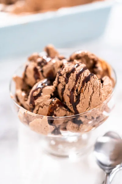 Serving Homemade Chocolate Chip Ice Cream Drizzled Chocolate Glass Bowl — Stock Photo, Image