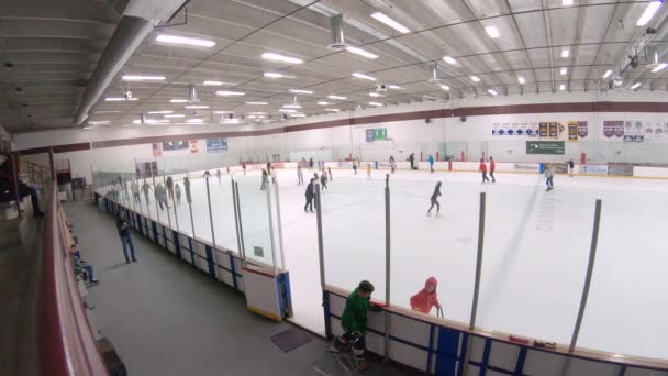 Denver Colorado Usa Januar 2020 Öffentliche Eislaufsession Auf Der Eishalle — Stockvideo