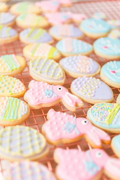 Pasen Suiker Koekjes Versierd Met Koninklijke Glazuur Van Verschillende Kleuren — Stockfoto